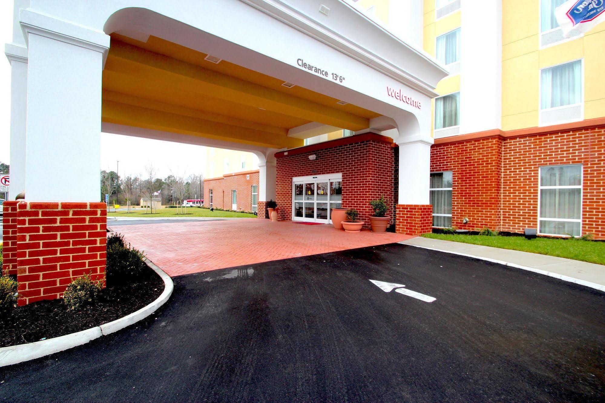 Hampton Inn- Suffolk Kültér fotó