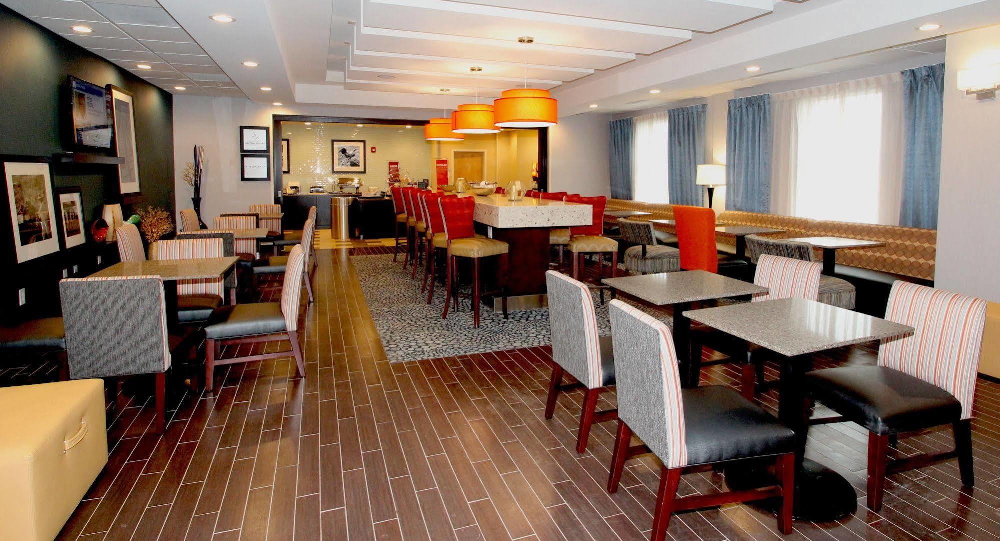 Hampton Inn- Suffolk Kültér fotó
